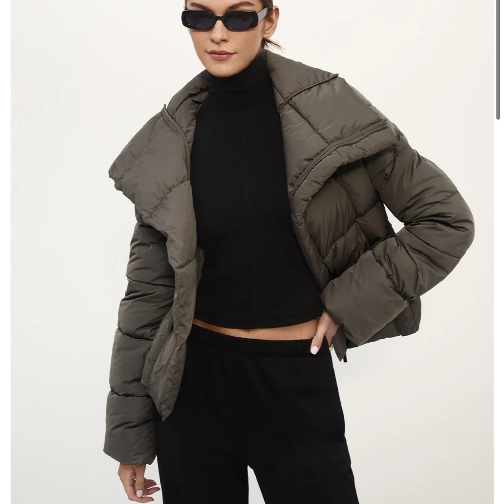 NWT nylora ANNE PUFFER JACKET ASH
$288 current season stunning